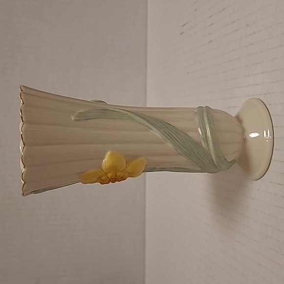 Lenox Daffodils in Bloom Bud Vase with Gold Trim - Picture 4 of 16